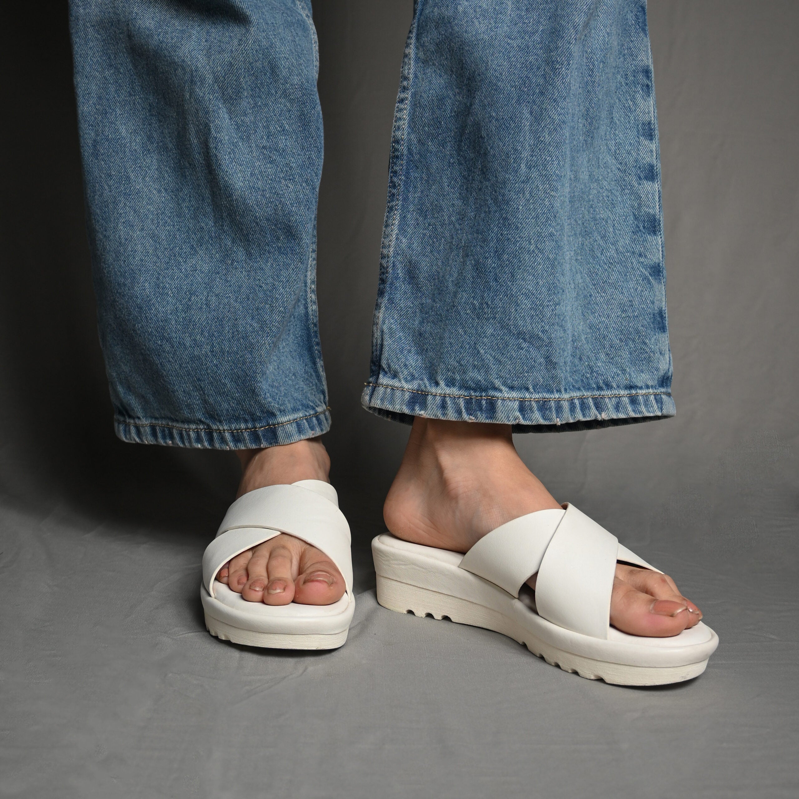 Collection of Aylin in a gallery layout