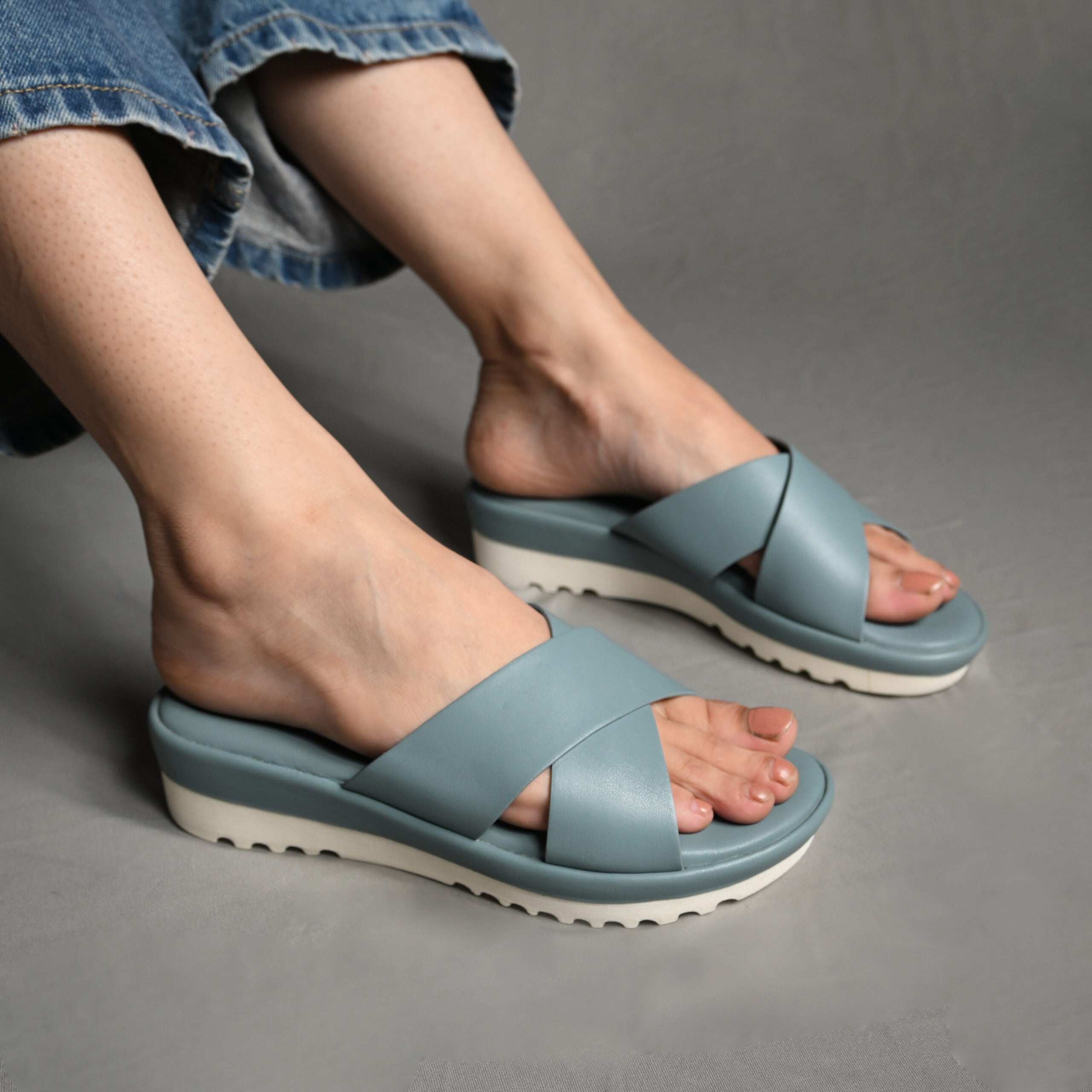 Collection of Aylin in a gallery layout