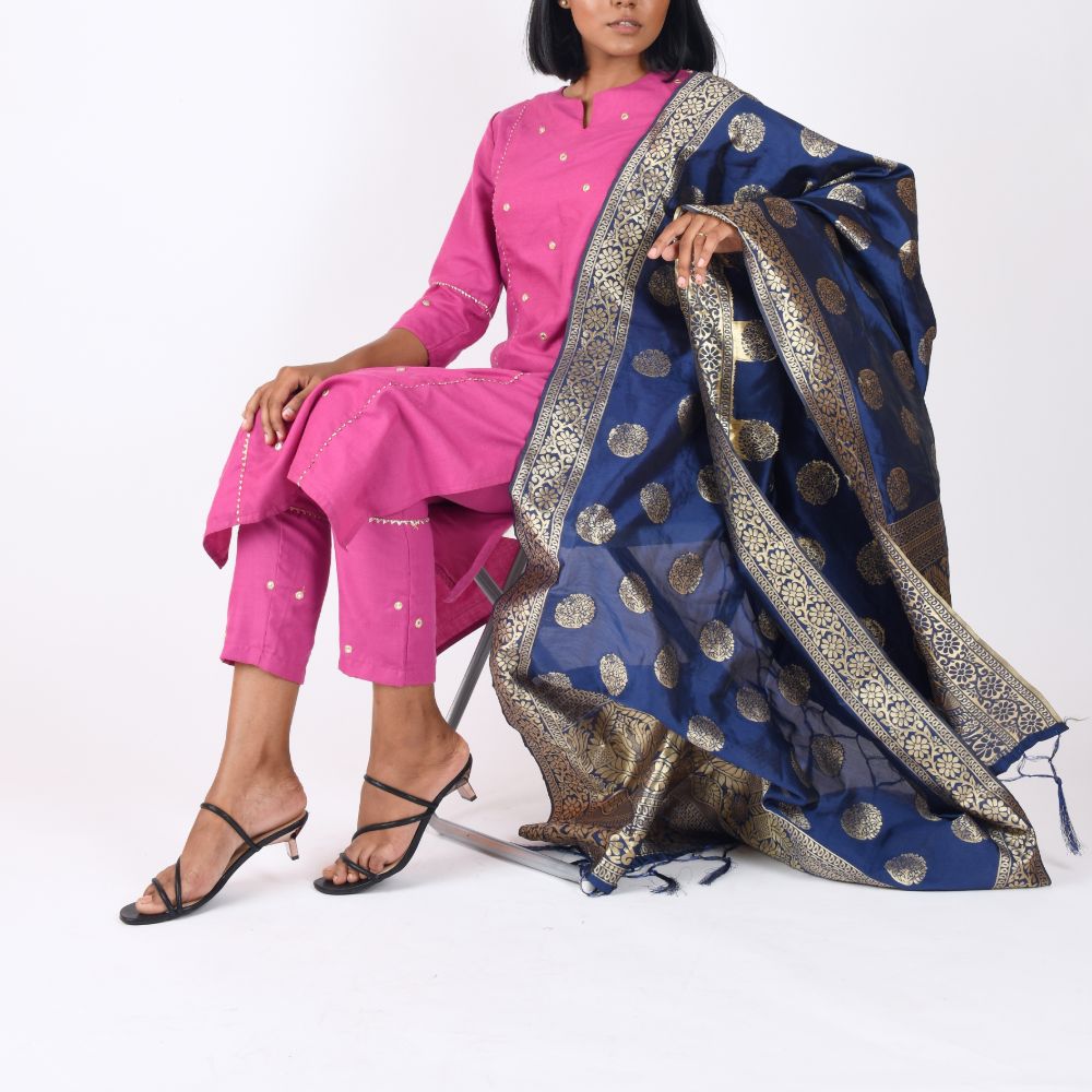 Collection of Everly in a gallery layout