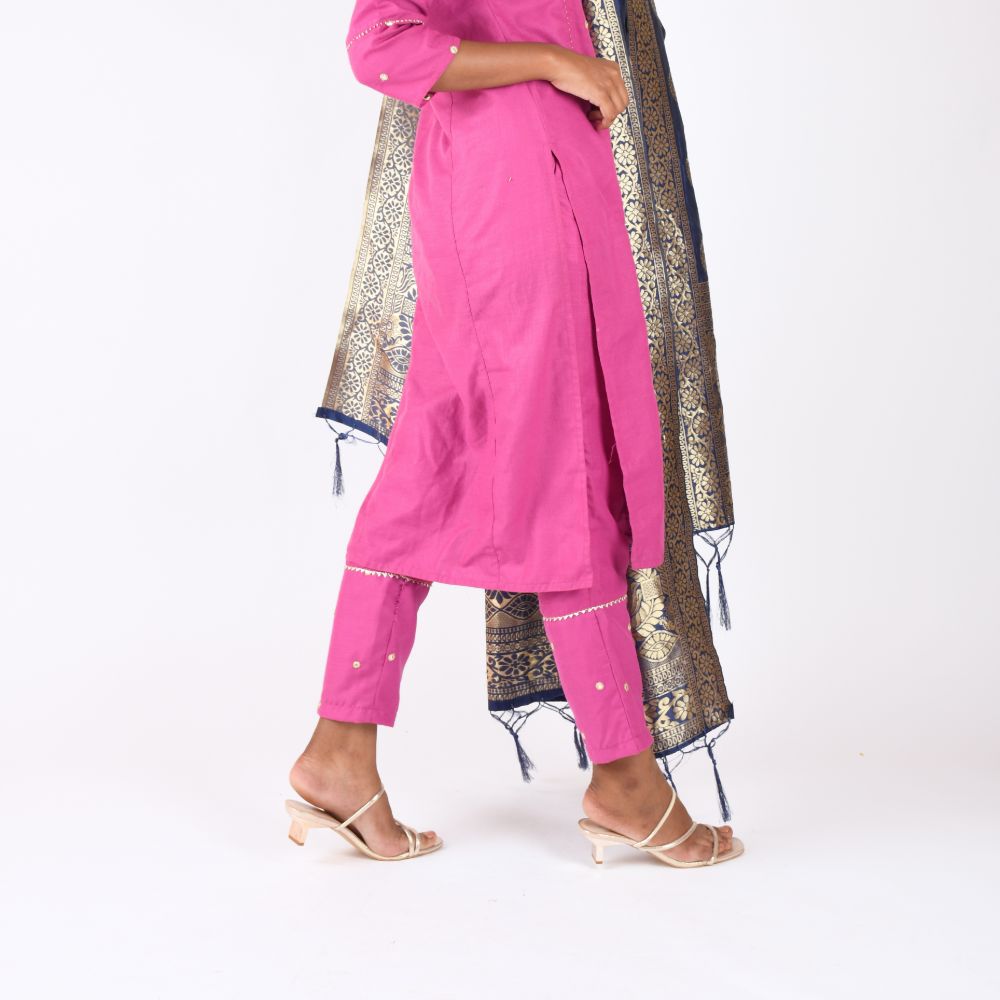 Collection of Everly in a gallery layout