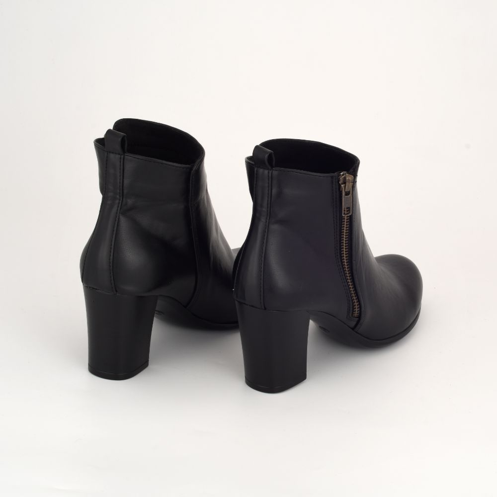 Collection of Leona in a gallery layout