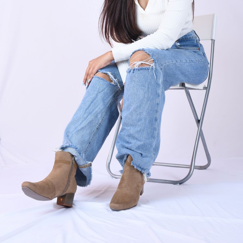 Collection of Jana in a gallery layout