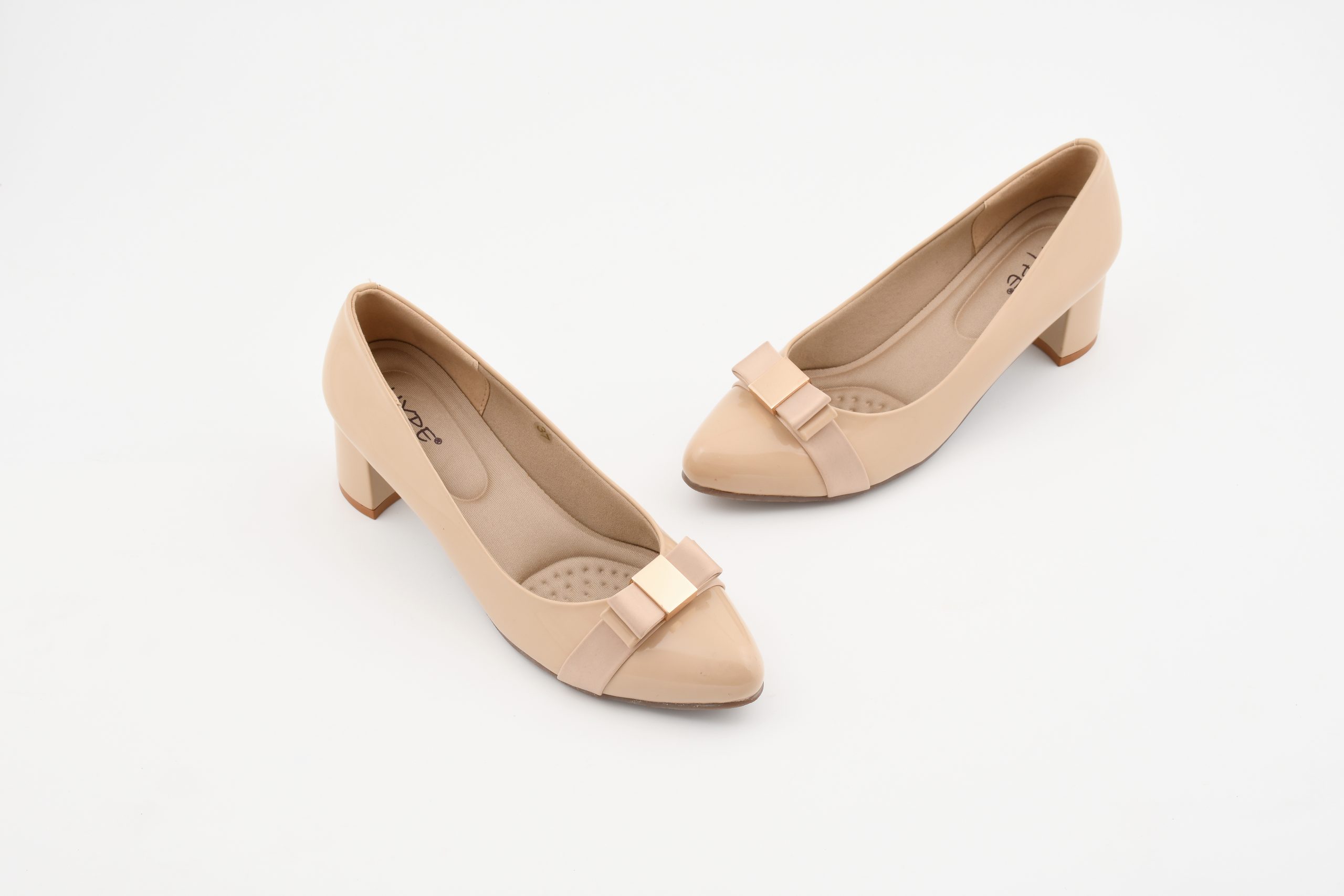 Collection of Zuri in a gallery layout