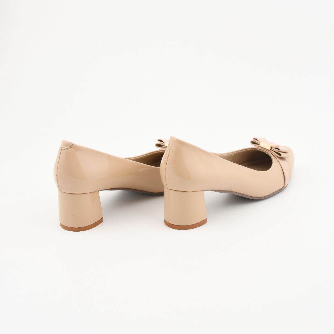 Collection of Zuri in a gallery layout