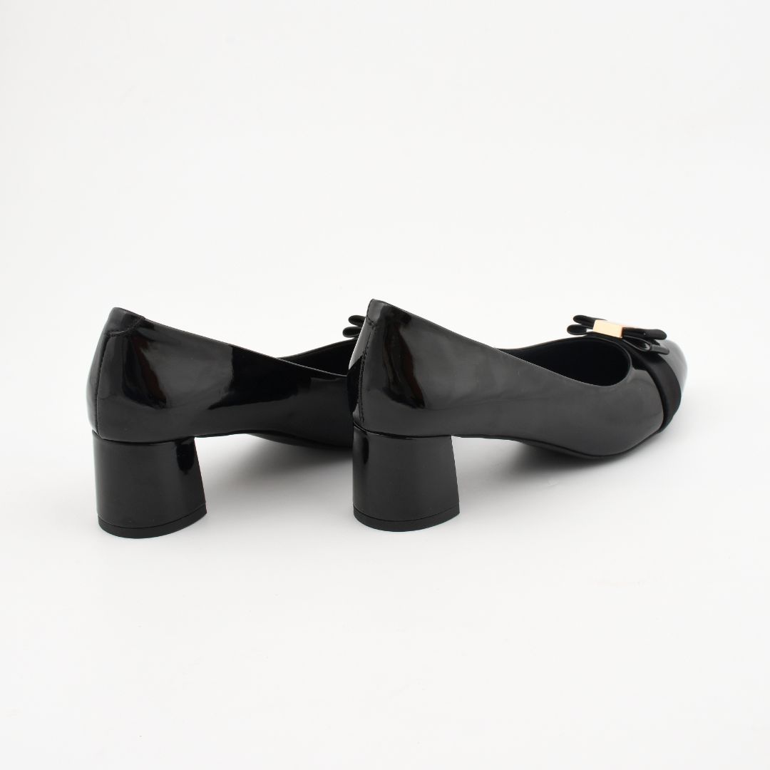 Collection of Zuri in a gallery layout