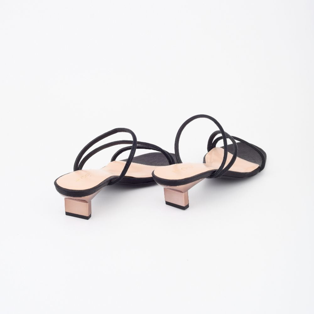 Collection of Everly in a gallery layout