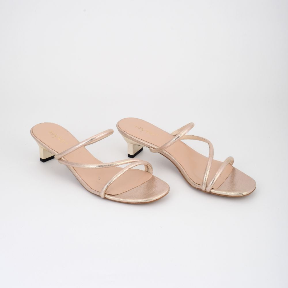 Collection of Everly in a gallery layout