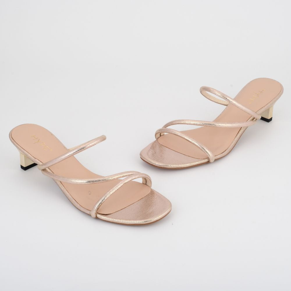 Collection of Everly in a gallery layout