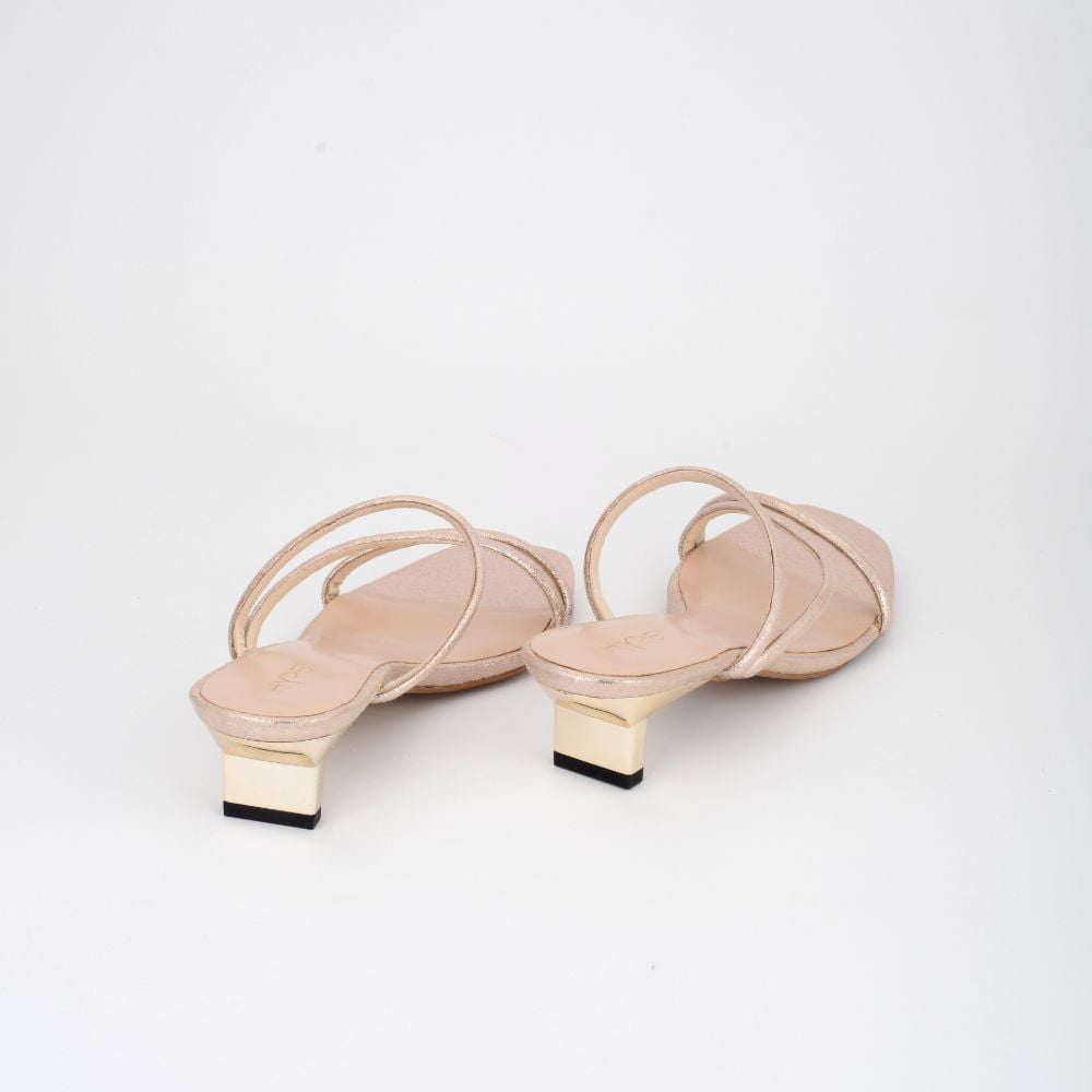 Collection of Everly in a gallery layout