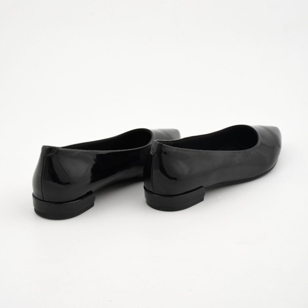 Collection of Akila in a gallery layout