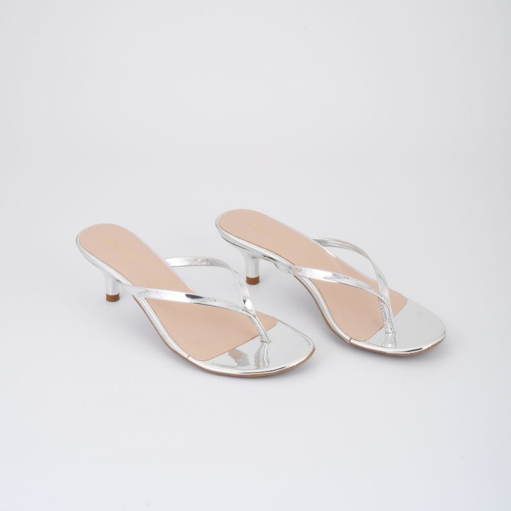 Collection of Dia in a gallery layout